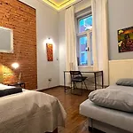 V6 By Small Apartament *
