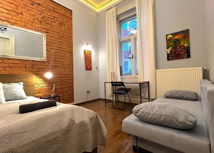 V6 By Small Apartman *